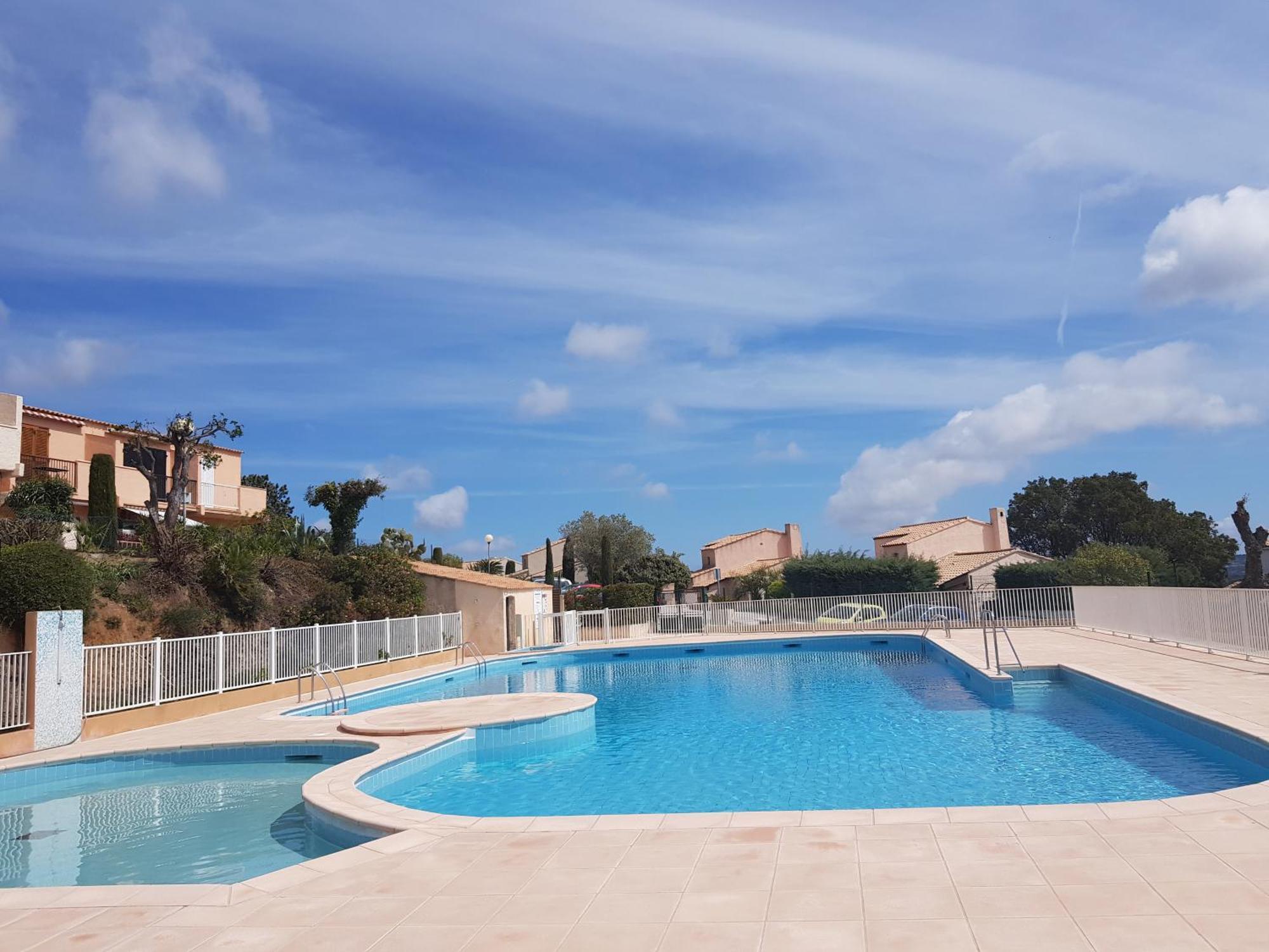 Villa Mit Grossartigem Panoramablick Auf Das Meer Und Direkt Am Pool 拉克鲁瓦瓦尔梅 外观 照片