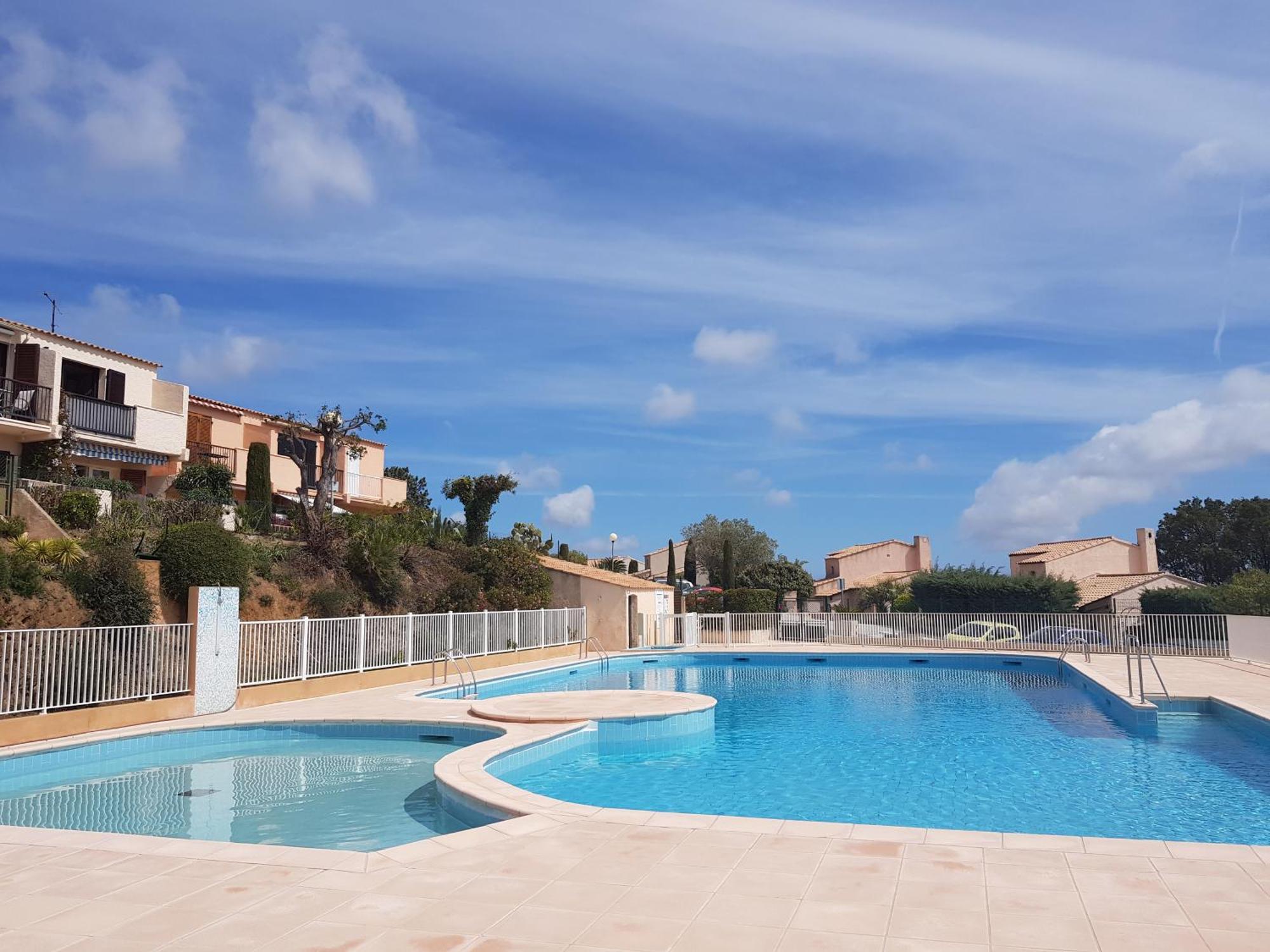 Villa Mit Grossartigem Panoramablick Auf Das Meer Und Direkt Am Pool 拉克鲁瓦瓦尔梅 外观 照片